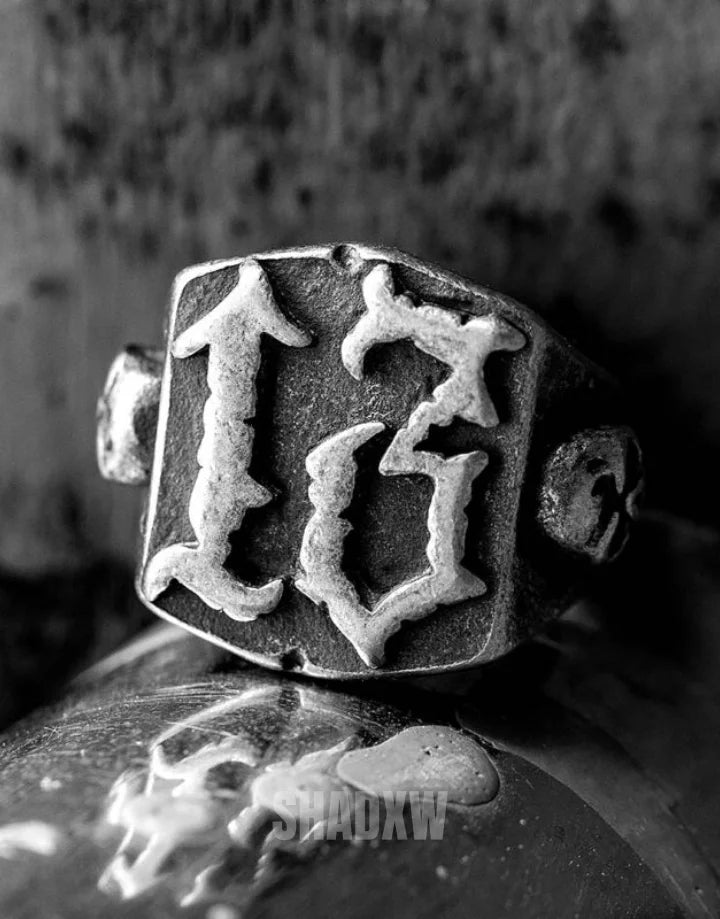 Nocturne 13 Signet Ring — product view 3