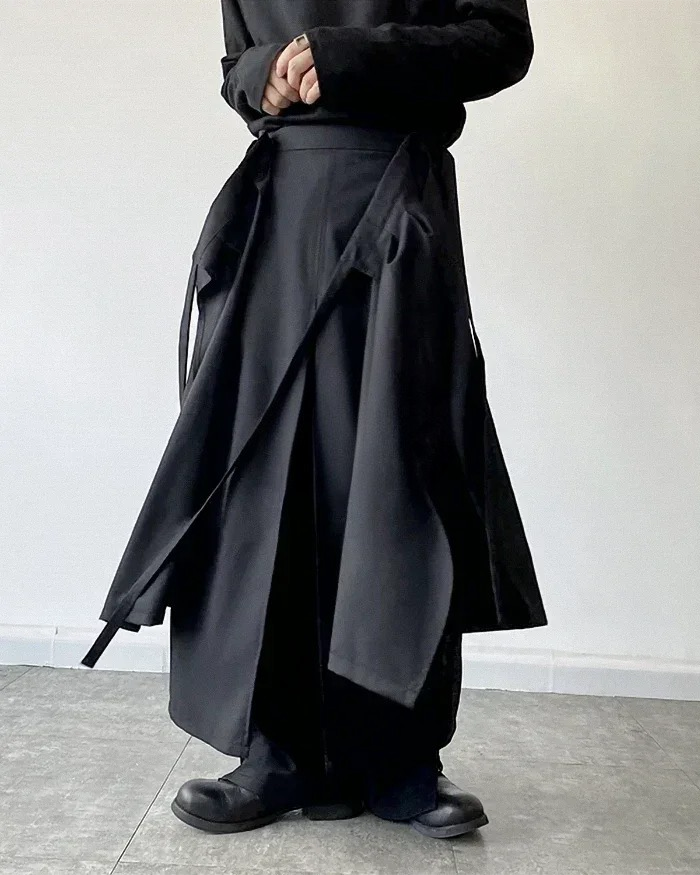 Clotechnow modular black skirted hakama pants featuring a layered hybrid silhouette for Japanese streetwear style.