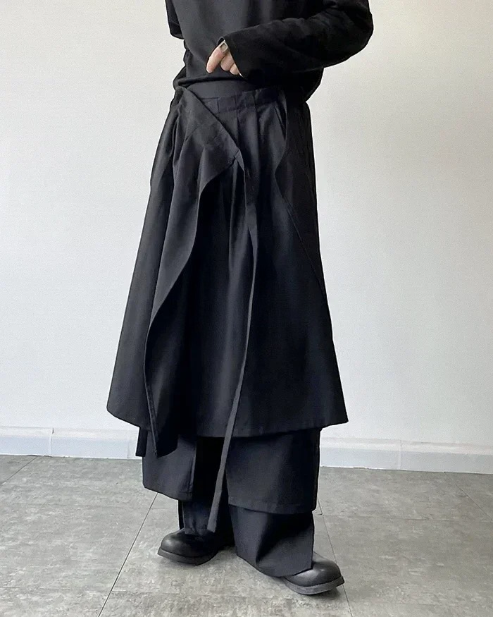 Clotechnow modular black skirted hakama pants featuring a layered hybrid silhouette for Japanese streetwear outfits.