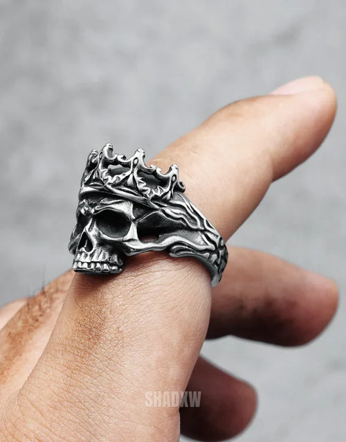 Regal Skull Ring — product view 2
