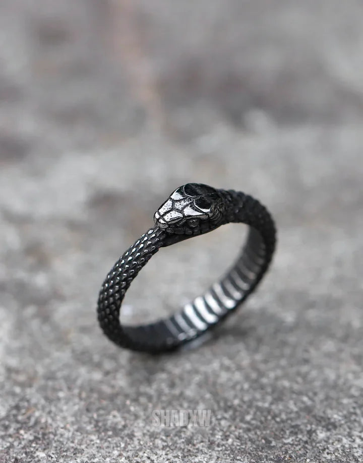 Eternal Loop Ring — product view 2