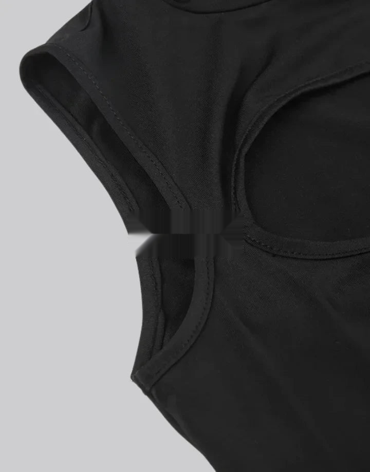 Dark graphic techwear t-shirt with an abstract futuristic print and relaxed urban streetwear silhouette, Clotechnow series 079 — view 11