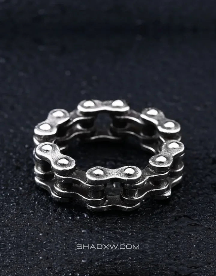 Silver Interlock Ring — product view 3