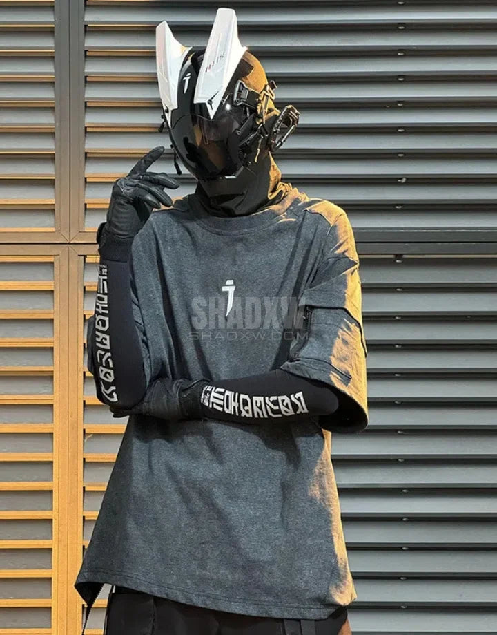 Short-sleeve technical-inspired t-shirt in black and gray featuring a sleeve pocket and clean utility-oriented silhouette for layered styling — view 4