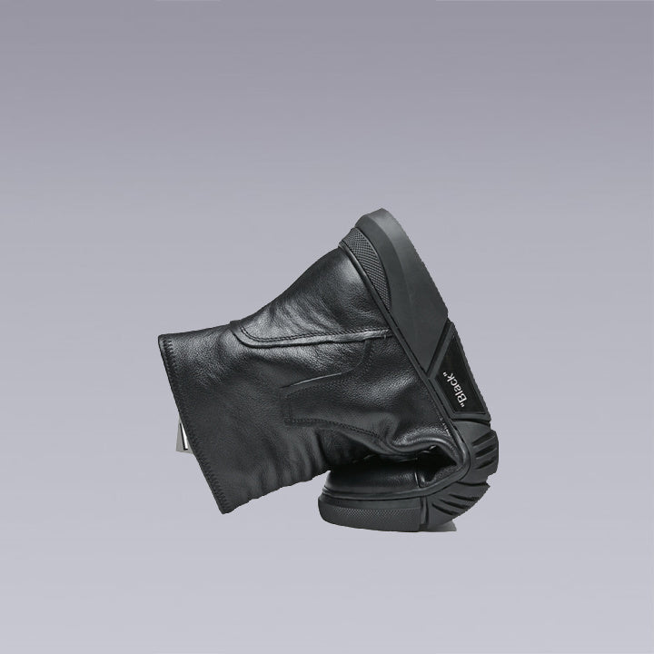 Black leather boots with velvet to keep your feet warm