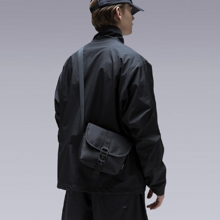 man wearing the waterproof shoulder bag